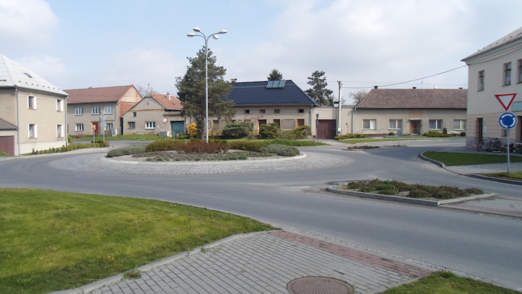III/4353, III/44311 Dolany - průtah